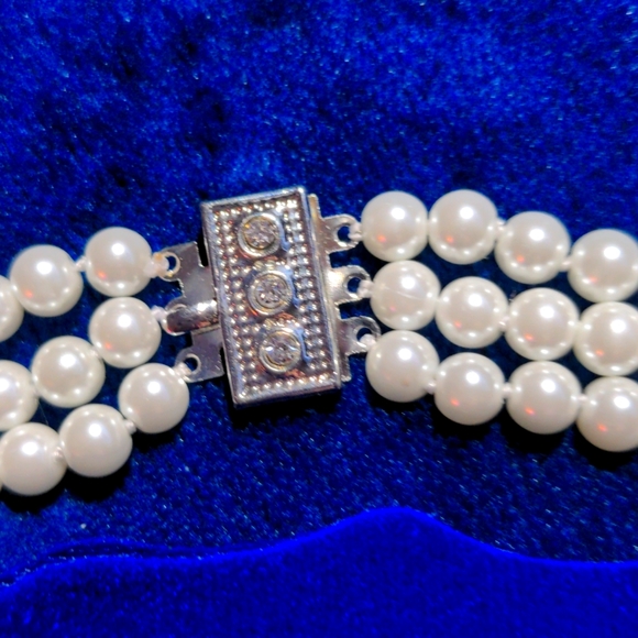 Wedding party set White South Sea Perl 3 rows necklace 17-19 in earrings. - Picture 2 of 8